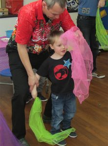 TK-Arts-teaches-scarf-juggling-at-circus-party-for-children